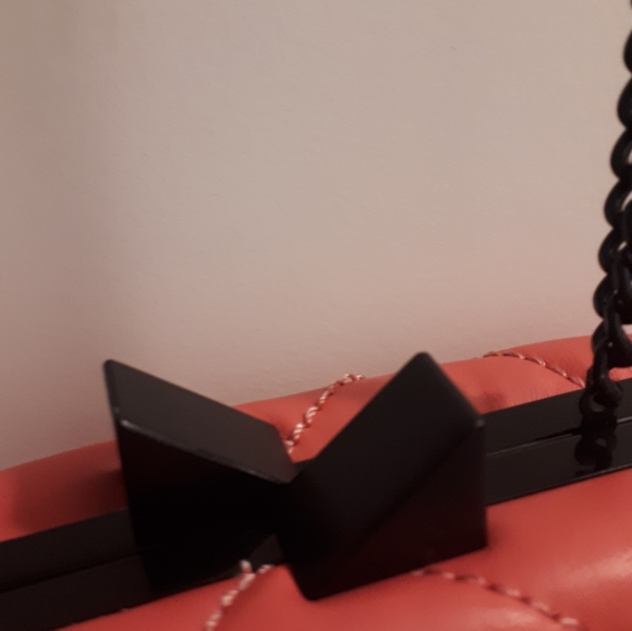 Clutch - Picture 8 of 8